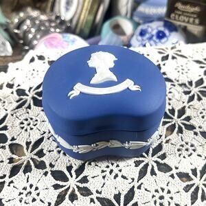Wedgwood Royal Blue Jasperware Queen Elizabeth Silver Jubilee Bean Box & Lid